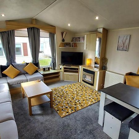 Fab 3 Bedroom Caravan Sleeps 8 Close To The Beach Kinmel Bay Exterior photo