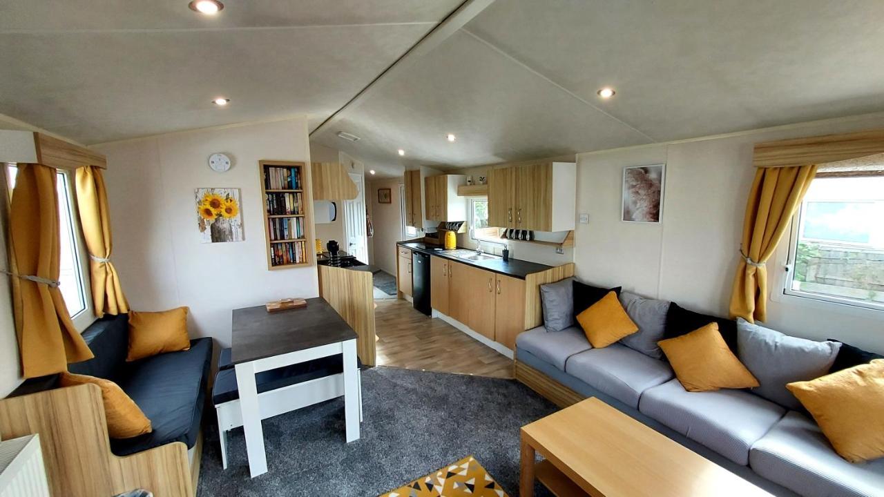Fab 3 Bedroom Caravan Sleeps 8 Close To The Beach Kinmel Bay Exterior photo