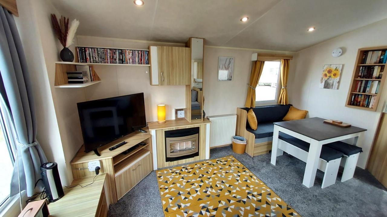 Fab 3 Bedroom Caravan Sleeps 8 Close To The Beach Kinmel Bay Exterior photo