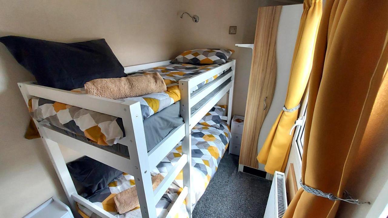 Fab 3 Bedroom Caravan Sleeps 8 Close To The Beach Kinmel Bay Exterior photo