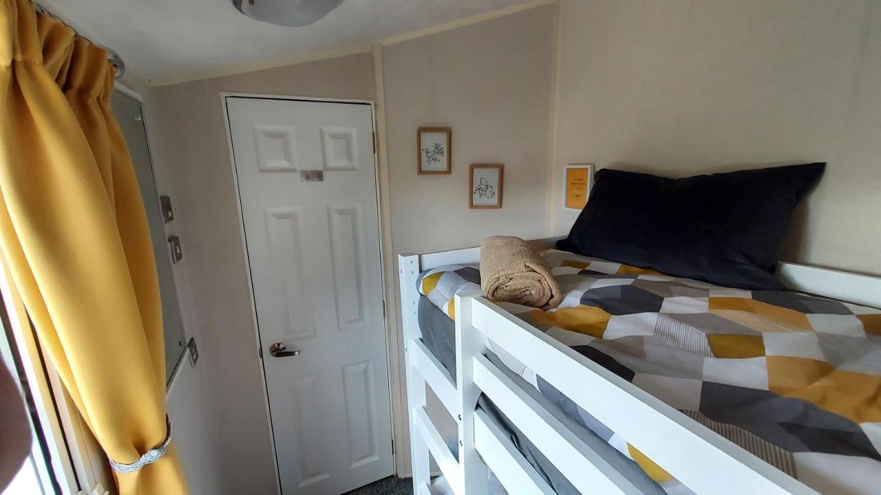 Fab 3 Bedroom Caravan Sleeps 8 Close To The Beach Kinmel Bay Exterior photo