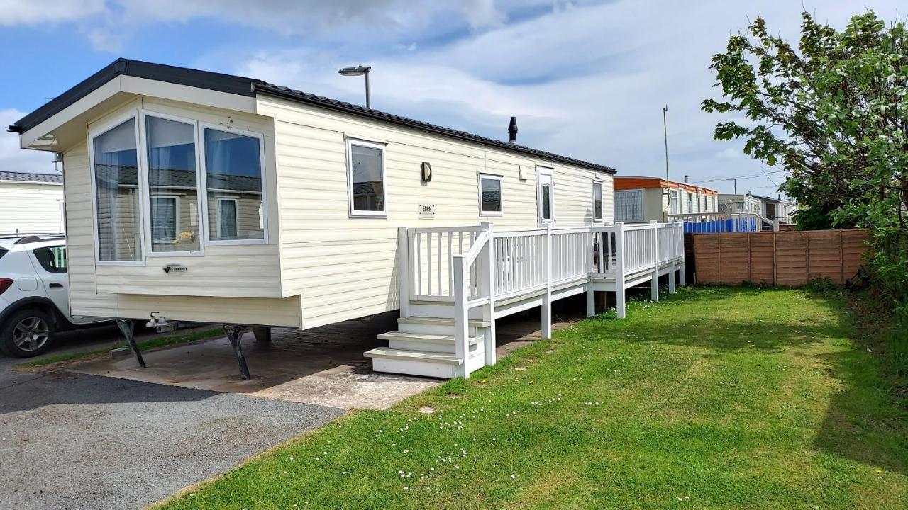 Fab 3 Bedroom Caravan Sleeps 8 Close To The Beach Kinmel Bay Exterior photo