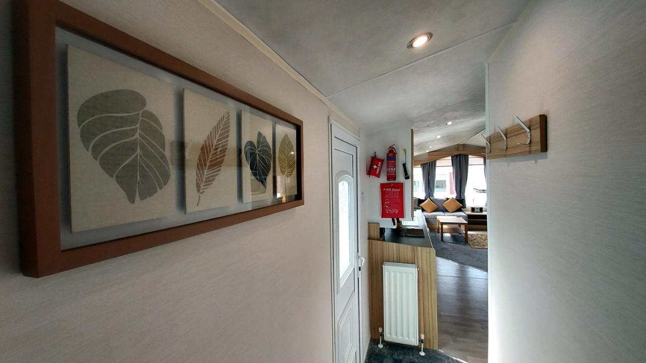 Fab 3 Bedroom Caravan Sleeps 8 Close To The Beach Kinmel Bay Exterior photo