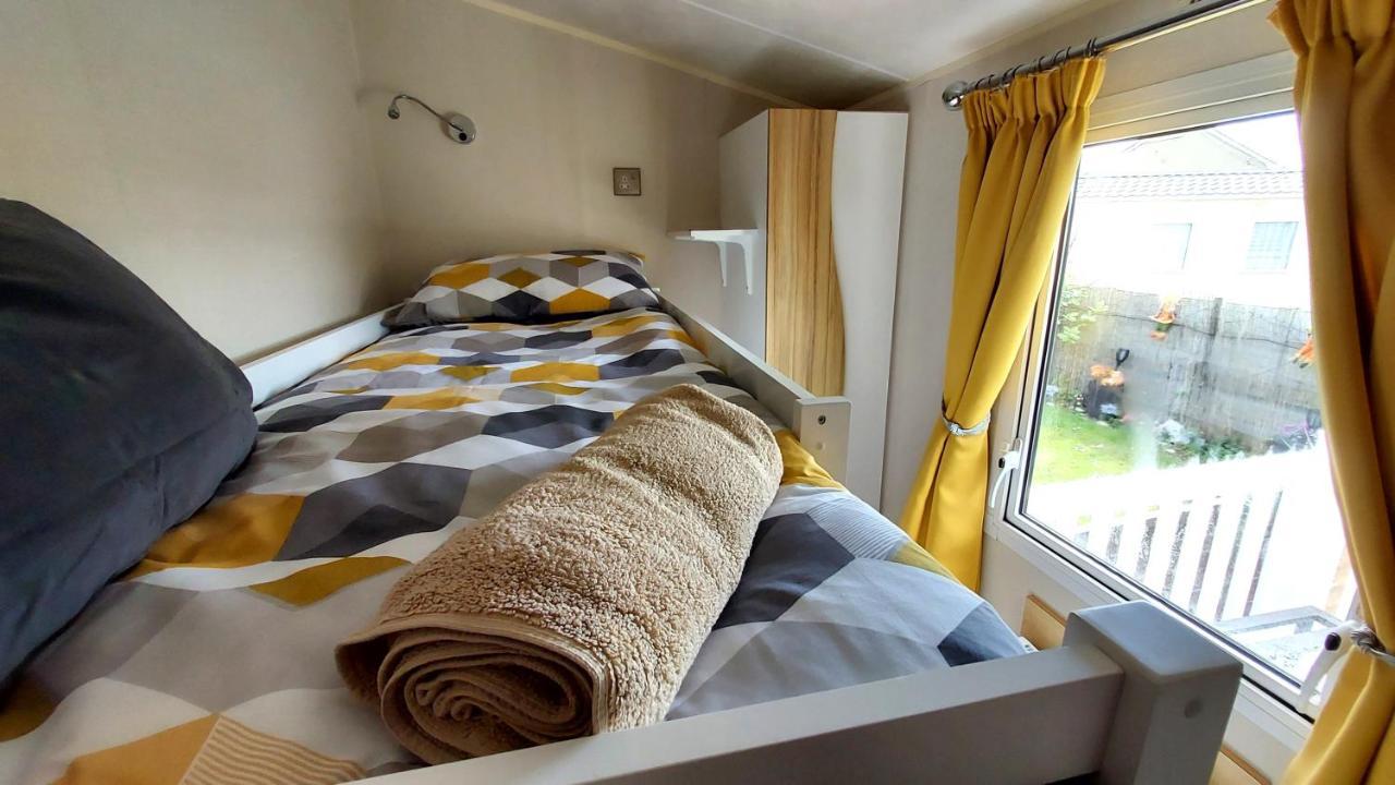 Fab 3 Bedroom Caravan Sleeps 8 Close To The Beach Kinmel Bay Exterior photo