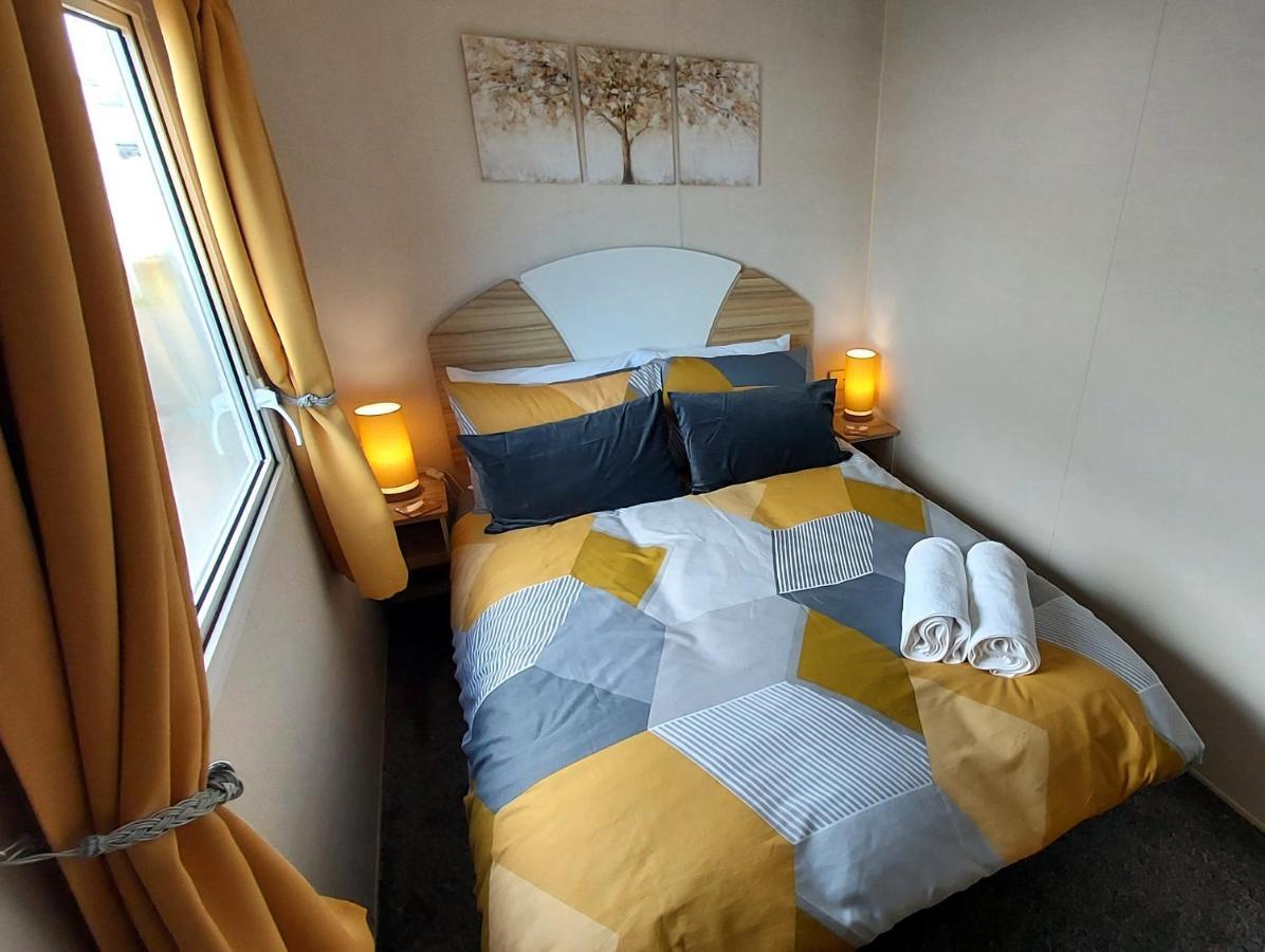 Fab 3 Bedroom Caravan Sleeps 8 Close To The Beach Kinmel Bay Exterior photo